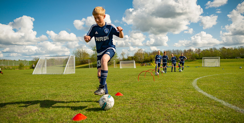 Fotbollstillbehör och träningsredskap för fotbollsspelaren & idrottsklubben